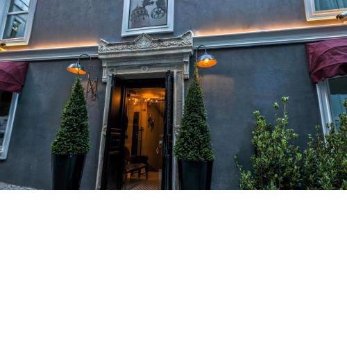 Serenade Hotel