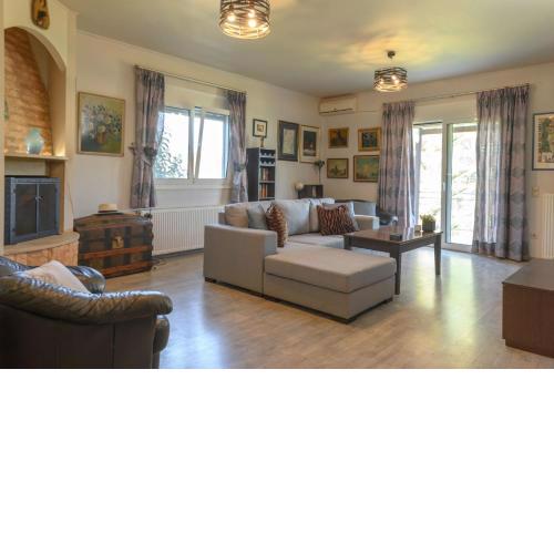 Serene 5-Bedroom green estate in Kavrochori