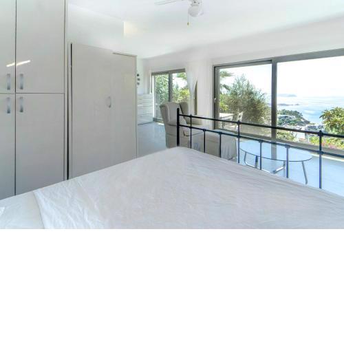 Serene Flat w Sea View and Garden 3 min to Beach