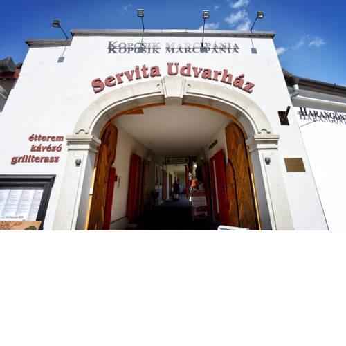 Servita Udvarház