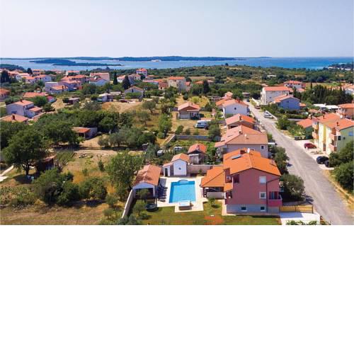 Seven-Bedroom Holiday Home in Pula