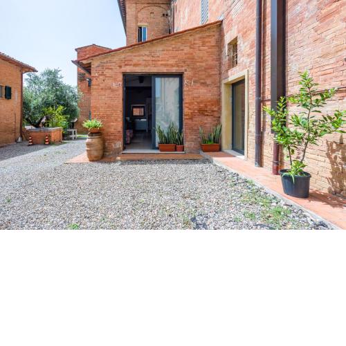 Siena- Porta Romana Lovely Studio with Parking!