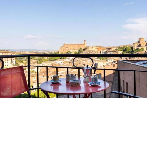 Siena Historic Center Stylish Flat with Balcony!