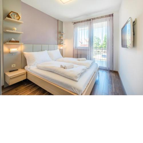 SilverWave Apartment