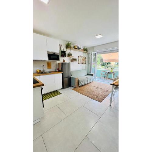 Silvy's Sunny House