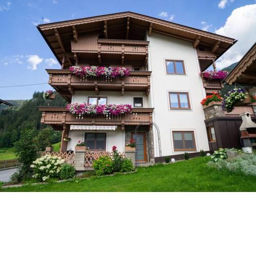 Simplistic Apartment in Ramsau im Zillertal with Ski-Storage