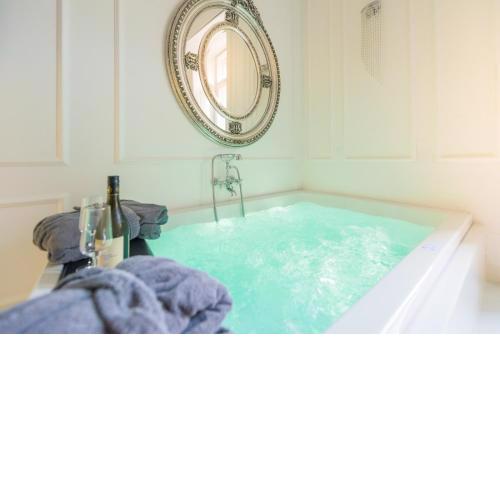 Sinagoga JACUZZI SUITE