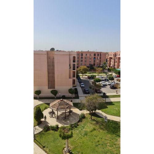 Single room in a shared apartment girls only Air conditioned غرفة مكيفة بنات فقط