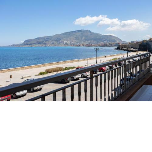Sirene Seaview Apartment with Balcony