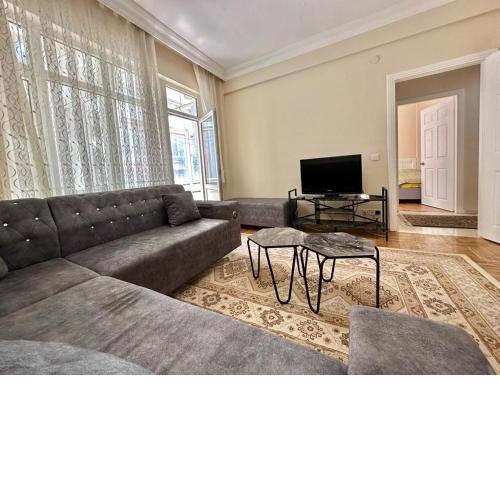 SİSLİ NEAR OSMANBEY METRO 2+1 FİRST FLOOR FLAT