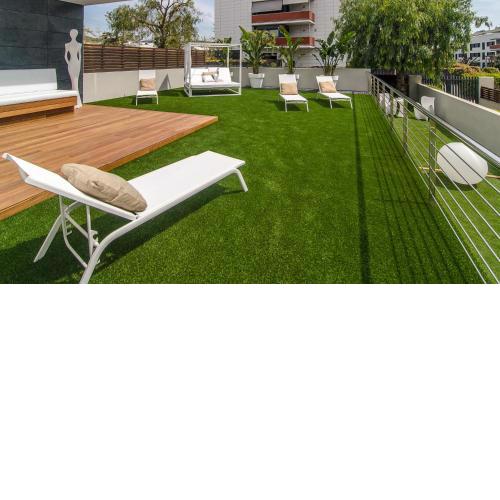 Sitges Spaces Garden Paradise 3 bedroom, 3 bathroom, huge PRIVATE garden-terrace, pool- sleeps up to 8
