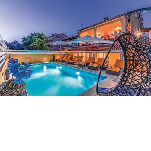 Six-Bedroom Holiday Home in Banjole