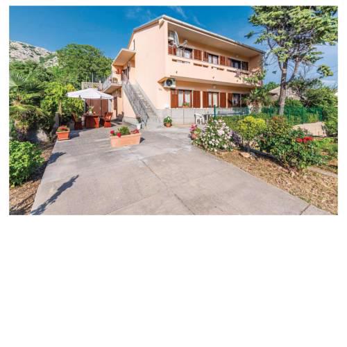Six-Bedroom Holiday Home in Bascanska Draga