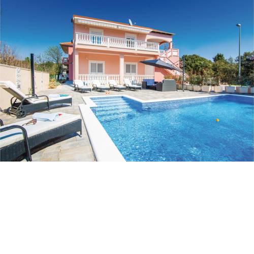 Six-Bedroom Holiday Home in Bibinje