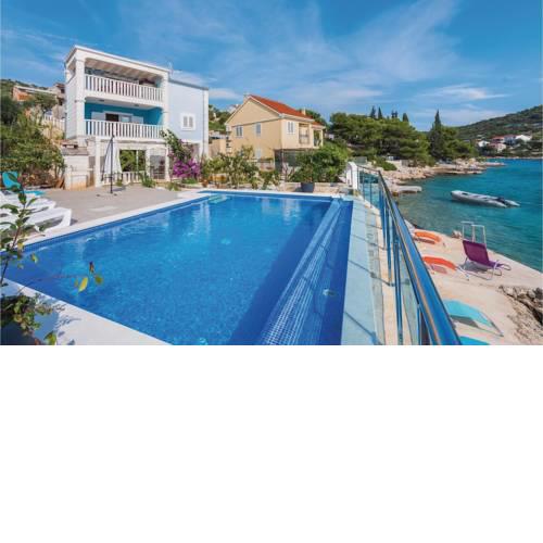 Six-Bedroom Holiday Home in Kalebova Luka