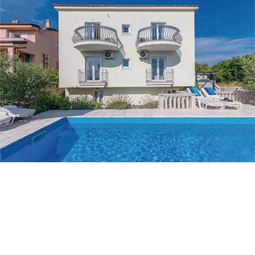 Six-Bedroom Holiday Home in Linardici