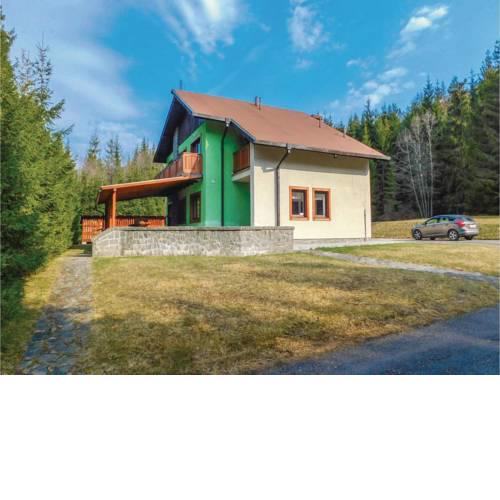 Six-Bedroom Holiday Home in Mlynky