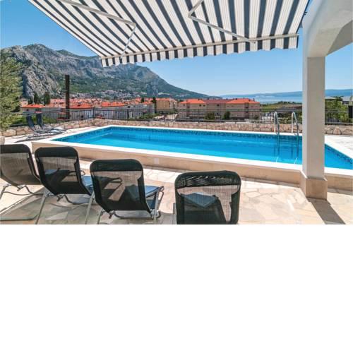 Six-Bedroom Holiday Home in Omis