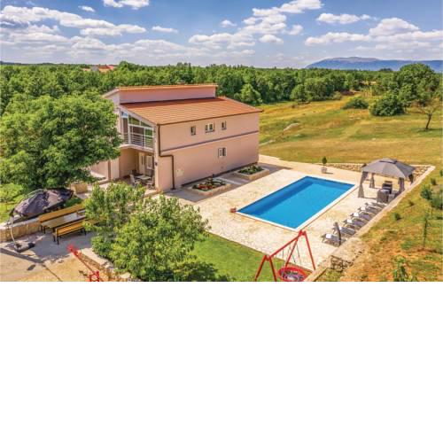 Six-Bedroom Holiday Home in Vinjani Gornji