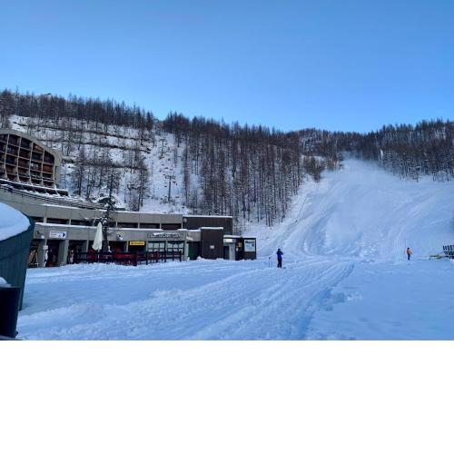 Ski in - ski out Studio with Terrace in the Matterhorn ski resort