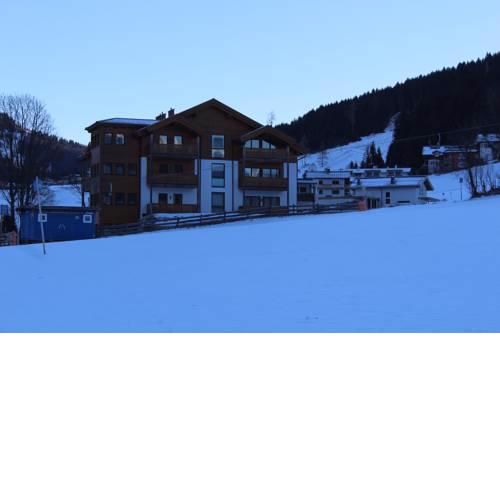 Ski-in Ski-out Apartment in idyllic setting