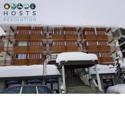 Ski slopes apartment