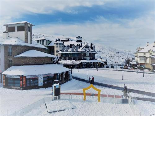 SKI & SNOW APARTMENTS by TODOSIERRANEVADA - Plaza Principal Junto a los Telecabinas