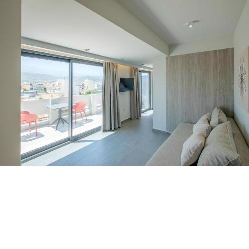 Sky-High Central Penthouse w. Stunning Views - 02