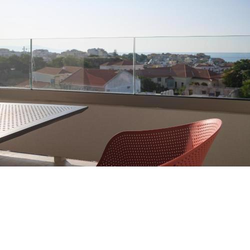 Sky-High Central Penthouse w. Stunning Views - 03