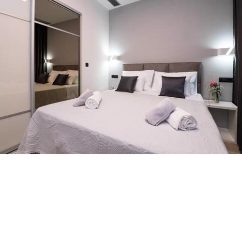 Sky & Sun Luxury Rooms