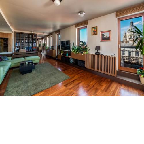 Skyline View Apartment with En Suite Sauna