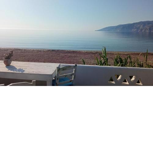 Skyros Seafront Getaway-A step away to the sea