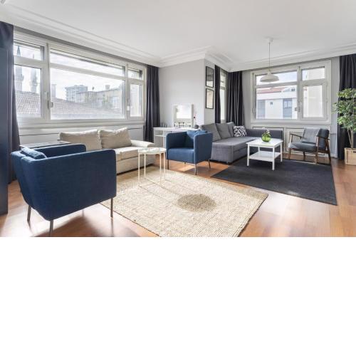 Sleek Flat with Balcony on Bagdat Street