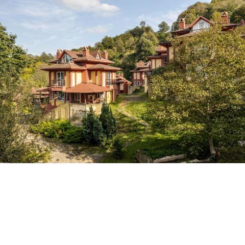 Sleek Villa with Backyard and Sapanca Lake View