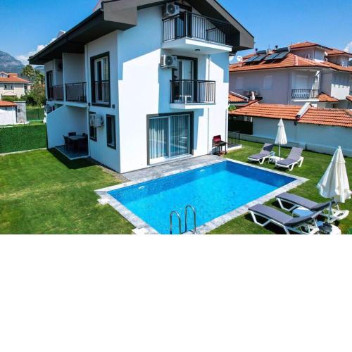 Sleeps 7, Spacious Villa with Private Pool - AWZ 309