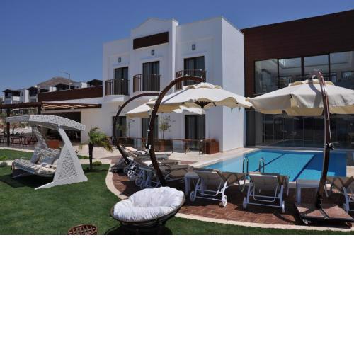 Small Beach Hotel