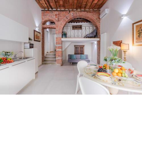 Smart and Convenient Ground Floor Apartment inside