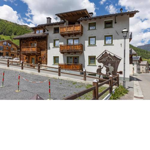 Snow Mountain Planet Suite House