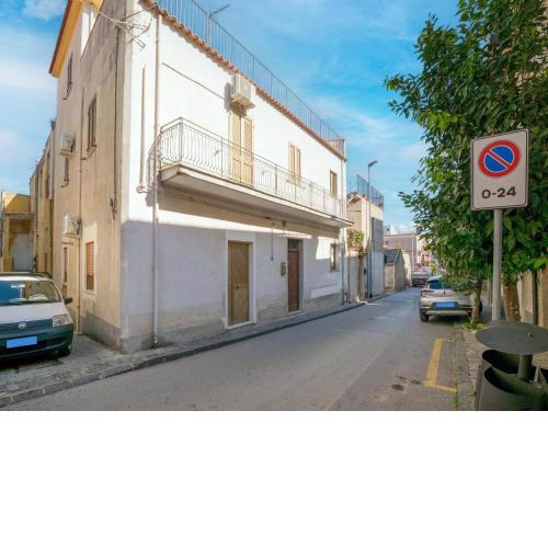 Snug holiday home in Mirto with a private terrace