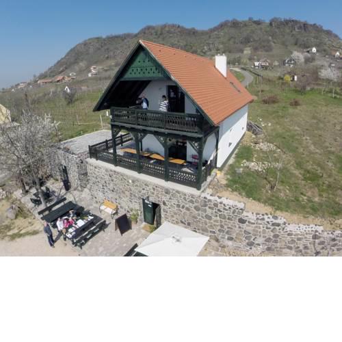 Somlo Wineshop Guesthouse