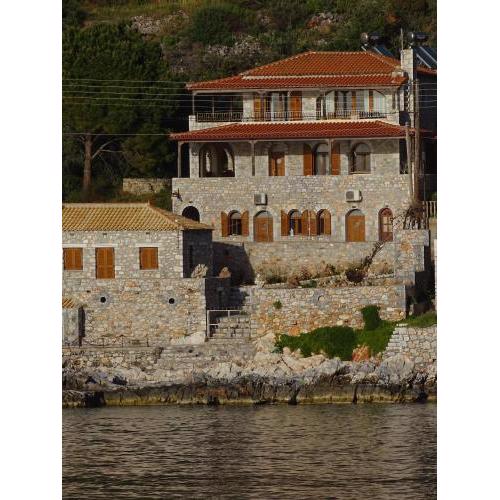 Sophia Limeni Apartments and Studios