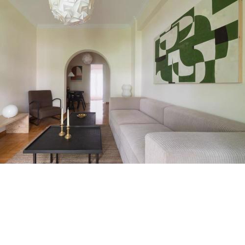Sophisticated 2BD apt in Athina