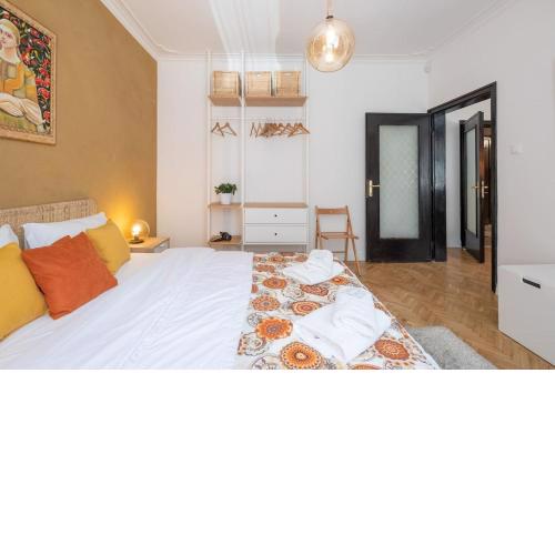 Sophisticated Gem with Private parking