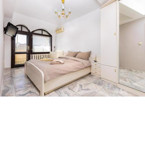 Spacious 2-Bedroom Maisonette in City Centre