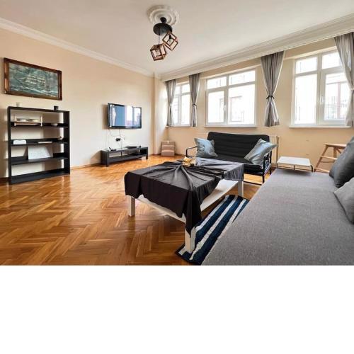 Spacious 2BR near Taksim