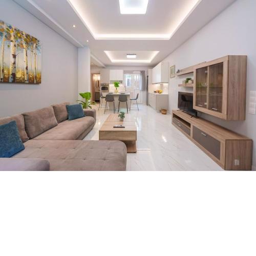Spacious 3-Bdrm Aprt at Athens Center!