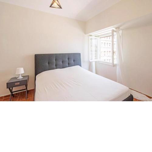 Spacious 3 bedroom apt in Eksarchia