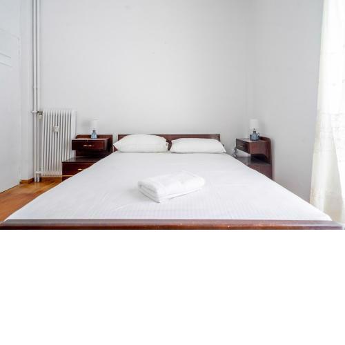 Spacious 3 bedroom flat in Kolonaki