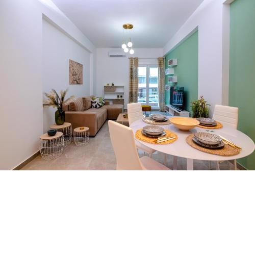Spacious 3 bedroom/2 bathroom apt next to Metro