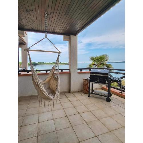 Spacious 3BD flat with PARKING and SEA VIEW